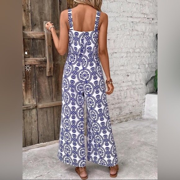 NWOT SHEIN vaca jumpsuit - Picture 2 of 5